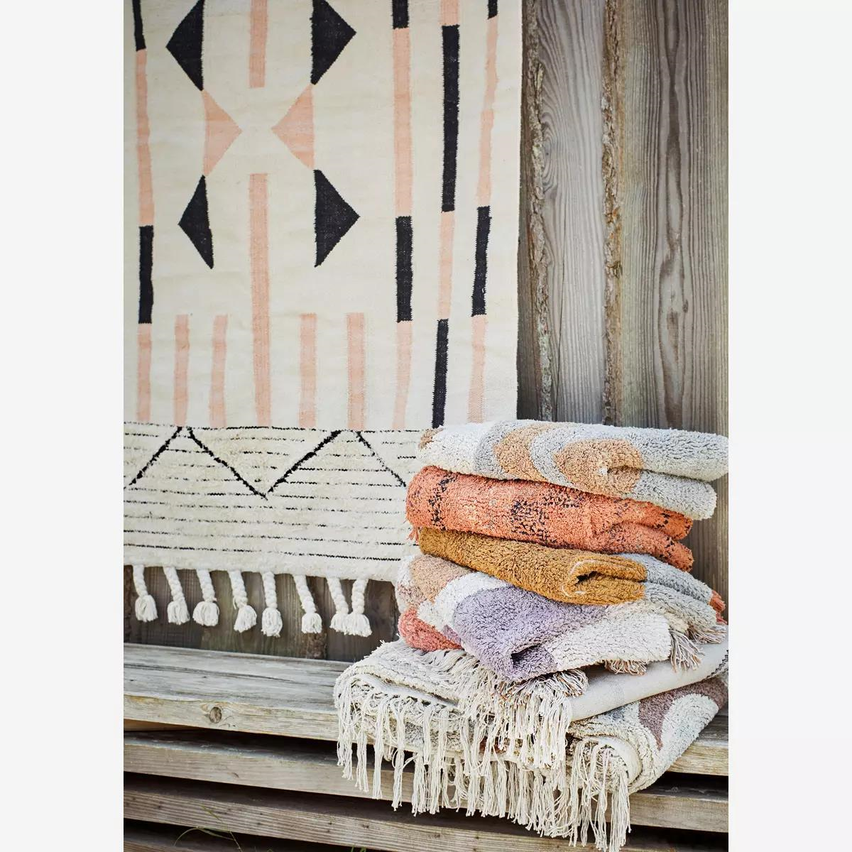MADAM STOLTZ Handwoven frayed cotton rug