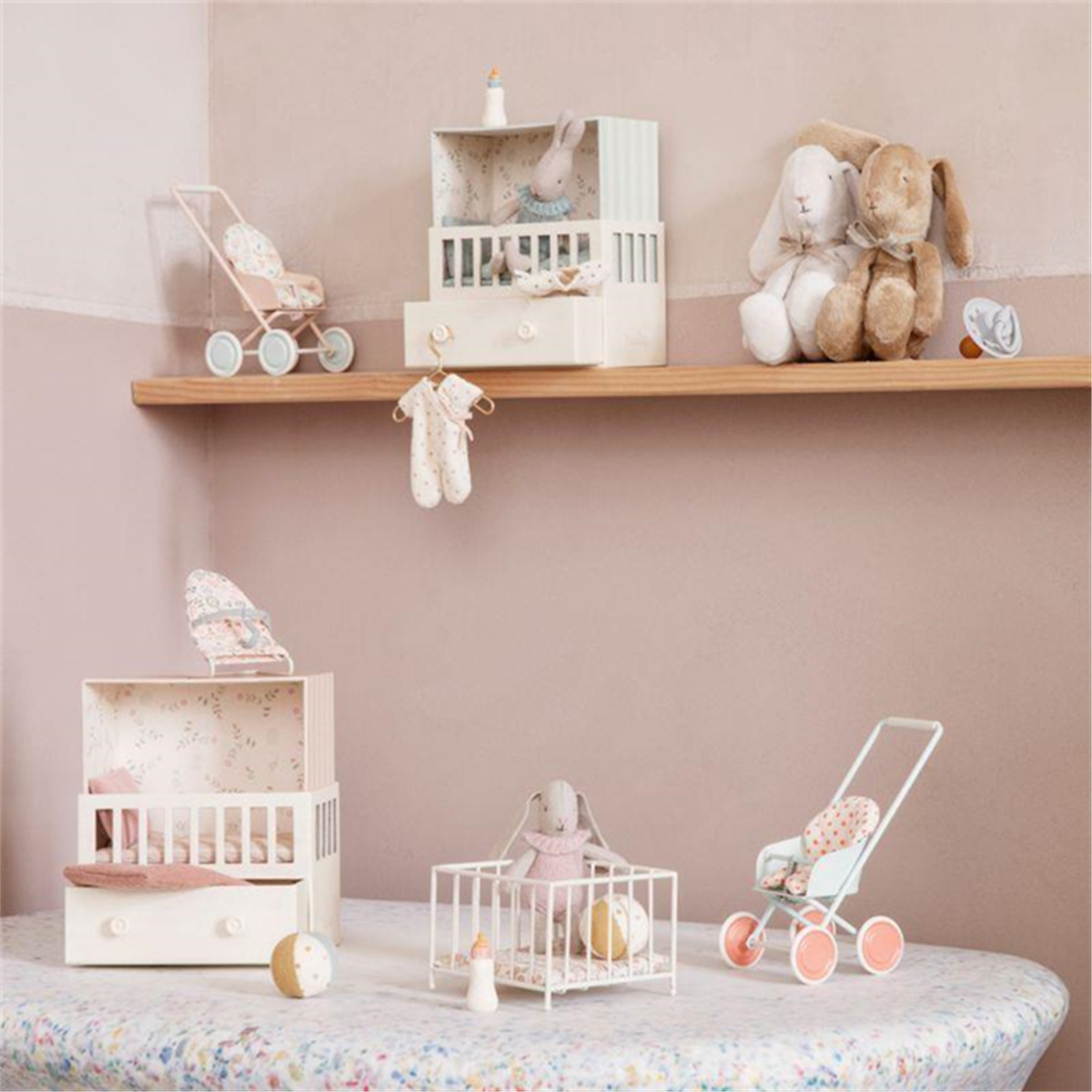 MAILEG Baby room w. Micro rabbit